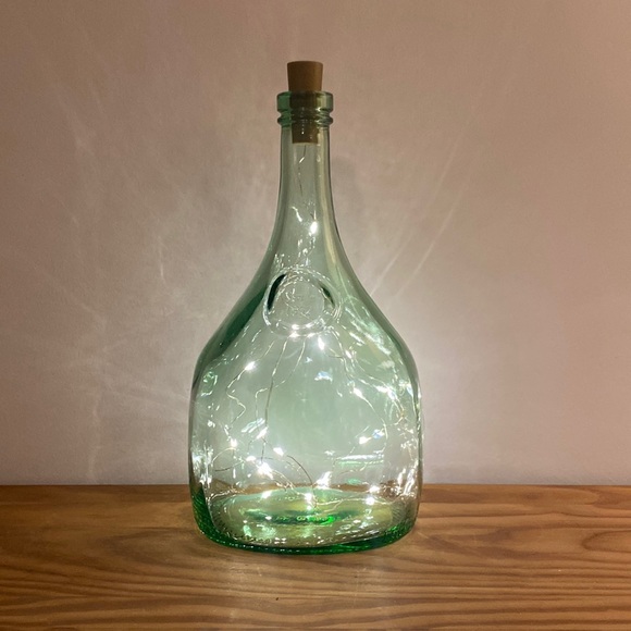 Private Label Other - NWT Lighted Bottle LED Battery Operated takes Three Button Batteries Beautiful!